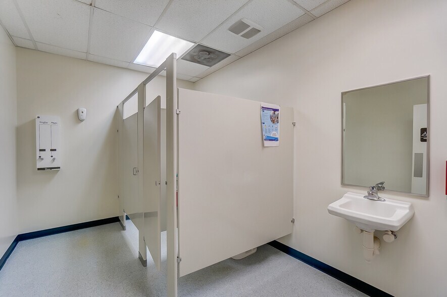 More Photos Of 2025 E 4th St, Lima Light Manufacturing For Sale