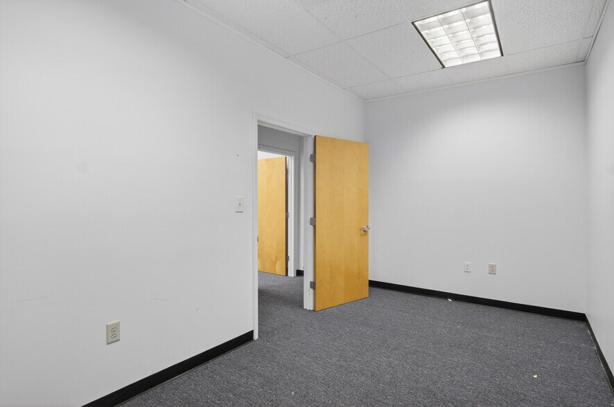 More Photos Of 126 N Main St, Warrenton Medical For Lease