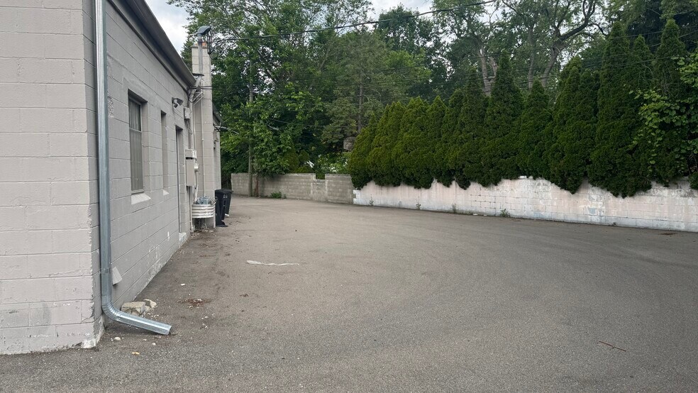 More Photos Of 2474-2486 Orchard Lake Rd, Keego Harbor Unknown For Lease