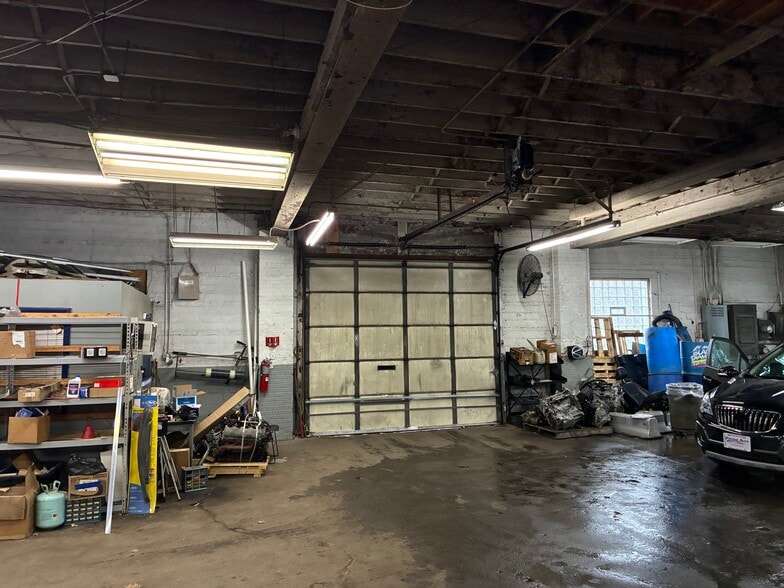 More Photos Of 12118 Lorain Ave, Cleveland Auto Repair For Lease