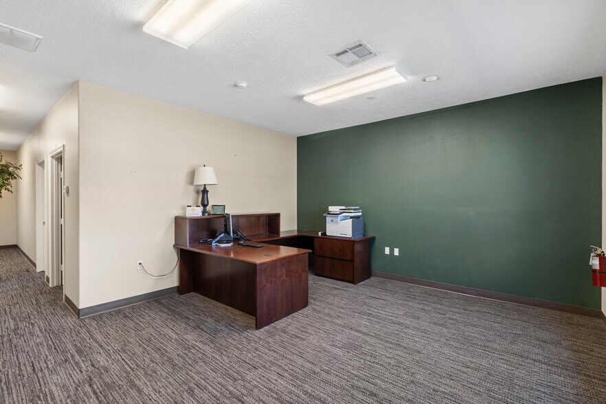 More Photos Of 18001 W Highway 105, Montgomery Medical For Lease