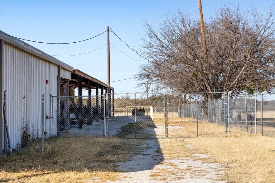 More Photos Of 3300 Milam Dr, Brownwood Industrial For Sale