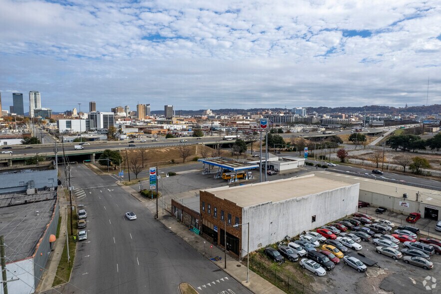 More Photos Of 913-915 5th Ave, Birmingham Flex For Sale