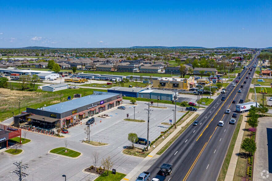 More Photos Of 1032 E Henri De Tonti Blvd, Tontitown General Retail For Lease