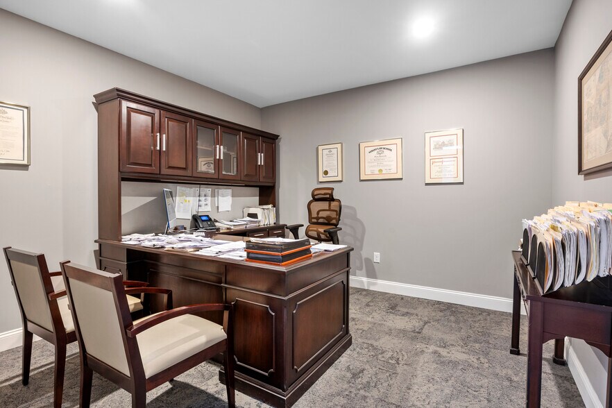 More Photos Of 76 N Pearl St, Albany Apartments For Lease