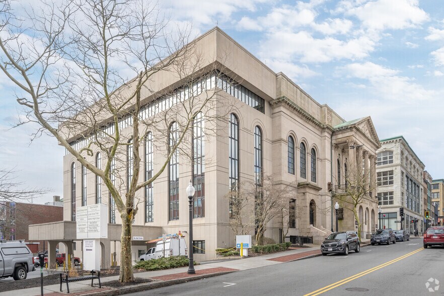 More Photos Of 174 Union St, New Bedford Office Residential For Lease