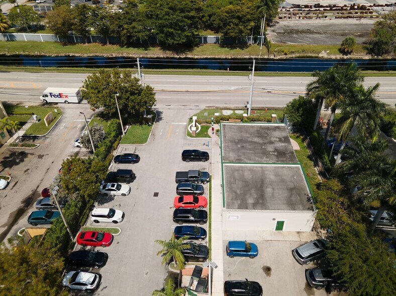 More Photos Of 9400 NW 58th St, Miami Veterinarian Kennel For Lease