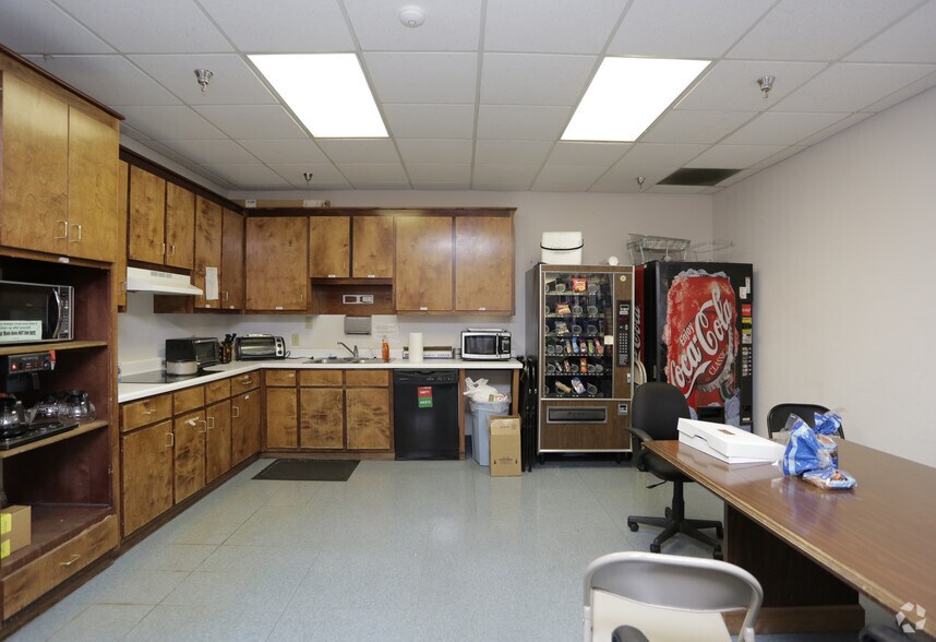 More Photos Of 225 Curie Dr, Alpharetta Light Distribution For Lease