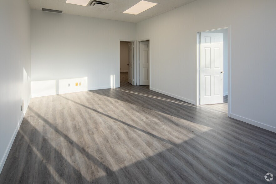 More Photos Of 1040 Martin Grove Rd, Toronto Service For Sale