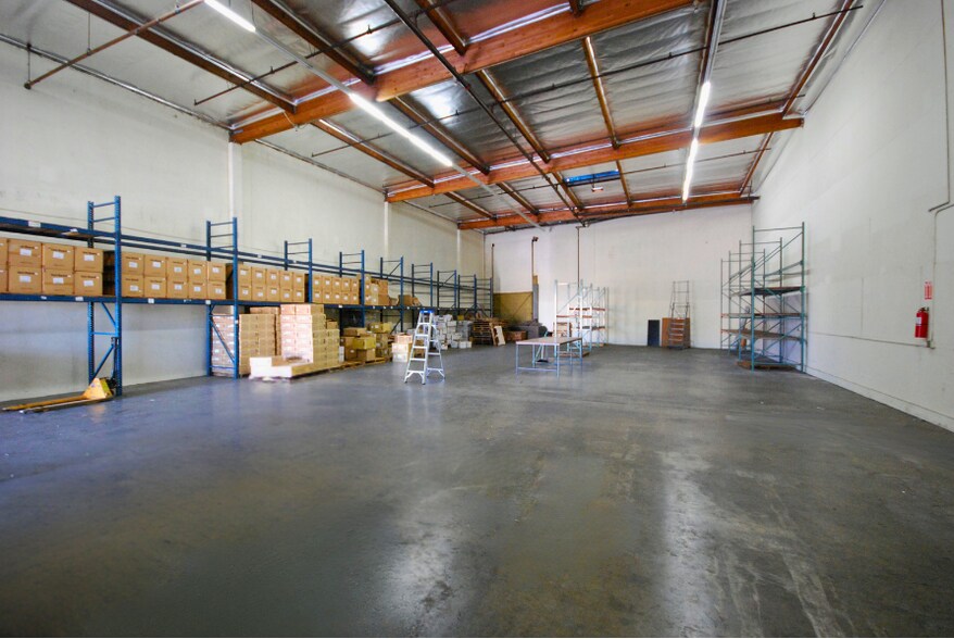 More Photos Of 4605-4631 S Alameda St, Los Angeles Unknown For Lease