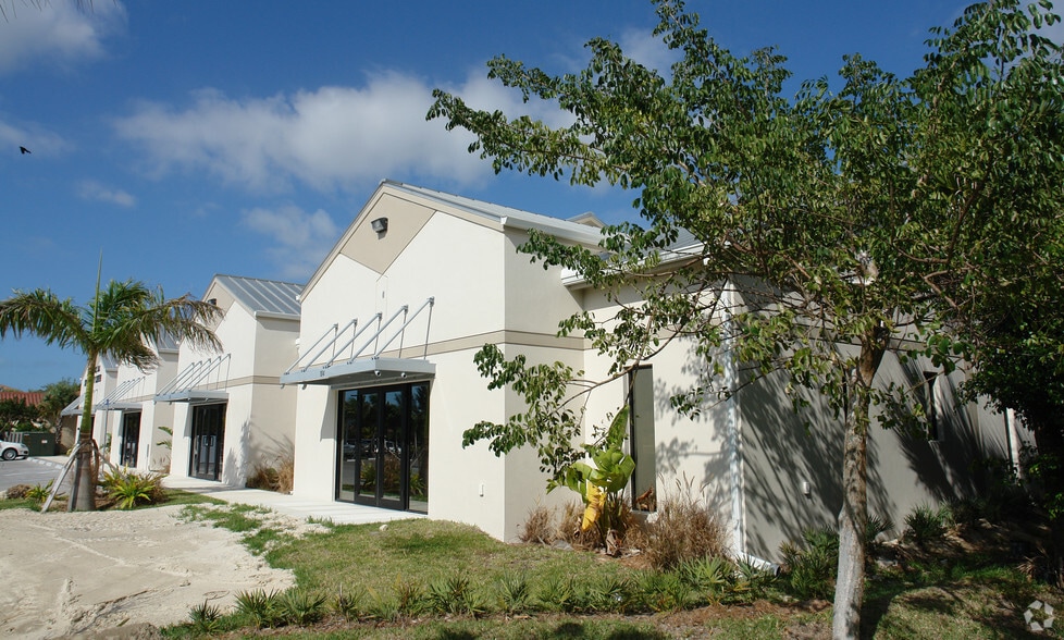 More Photos Of 15730 New Hampshire Ct, Fort Myers Medical For Lease