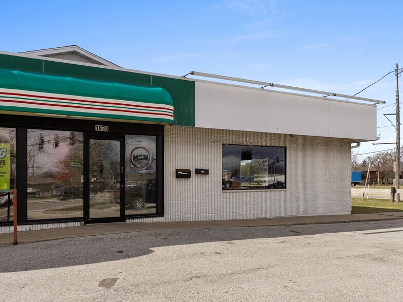 More Photos Of 1930 E Mason St, Green Bay Freestanding For Lease