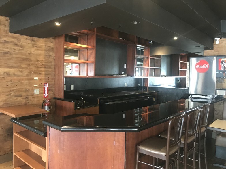 More Photos Of 1125 N King St, Honolulu Storefront Retail Office For Lease