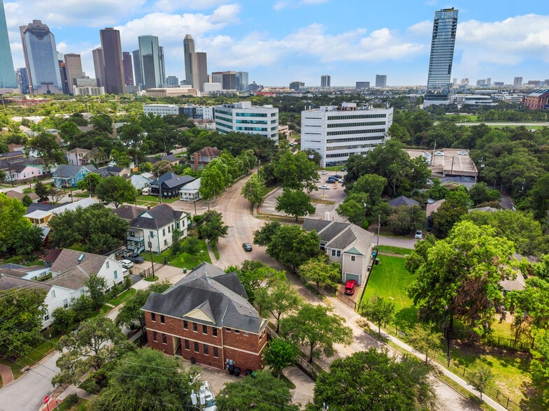 More Photos Of 800 Sawyer St, Houston Office Residential For Sale