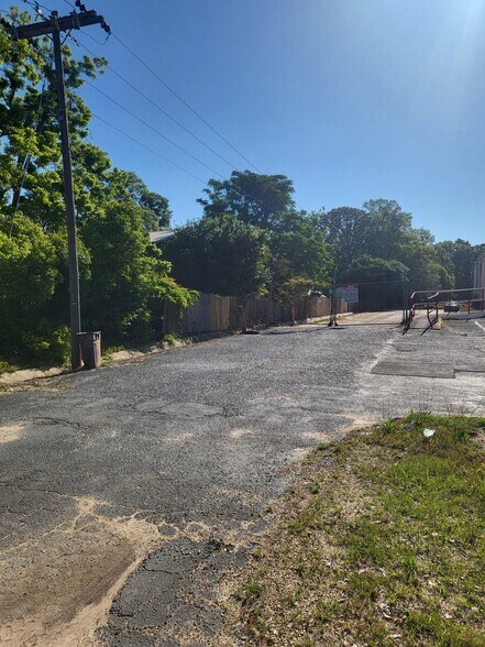 More Photos Of 3957 Dauphin Island Pky, Mobile Warehouse For Lease