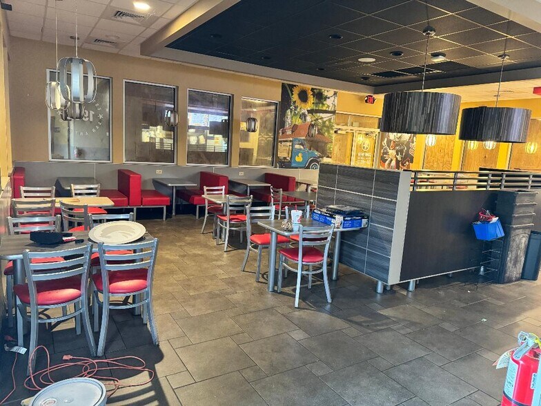 More Photos Of 227 E McGalliard Rd, Muncie Fast Food For Lease