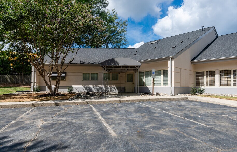 More Photos Of 110 E Carver St, Durham Medical For Lease