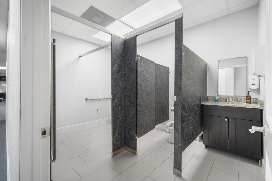 More Photos Of 6812 W Linebaugh Ave, Tampa Medical For Sale