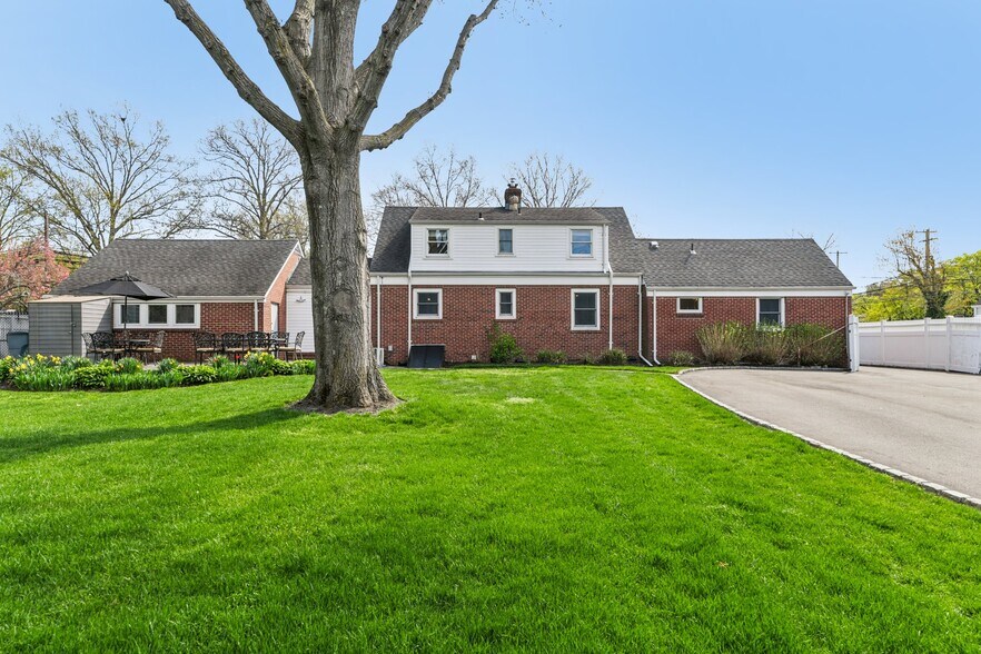 More Photos Of 1 Huntington Bay Rd, Huntington Office For Sale