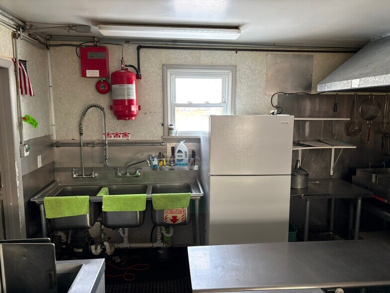 More Photos Of 961 E High St, Hicksville Restaurant For Sale