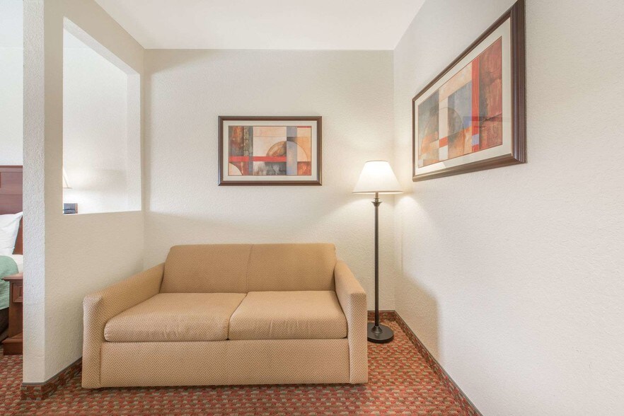 More Photos Of 4397 Sayles Blvd, Abilene Hotel For Sale