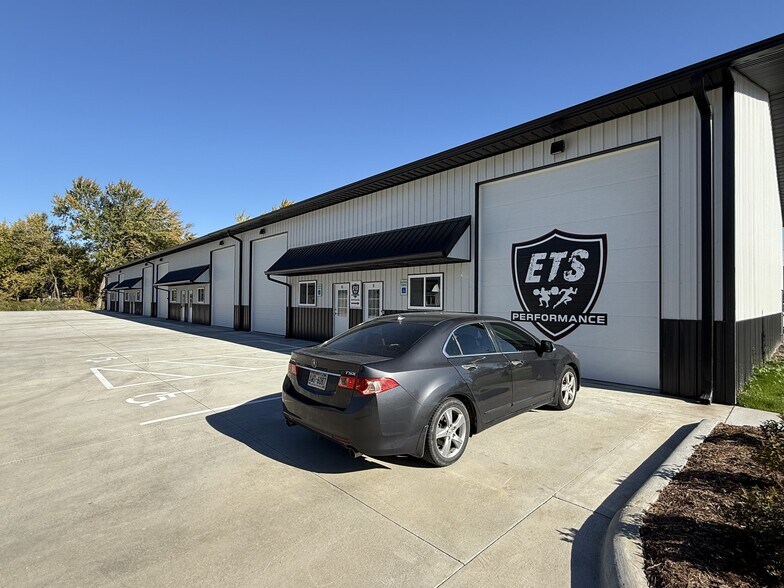 More Photos Of 1650 Willow Creek Dr, Iowa City Warehouse For Sale