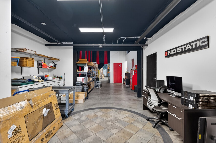 More Photos Of 435-437 N Varney St, Burbank Warehouse For Lease