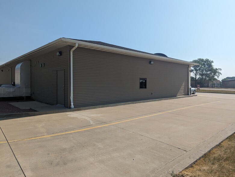 More Photos Of 407 S 4th St, Dunlap Storefront Retail Office For Sale