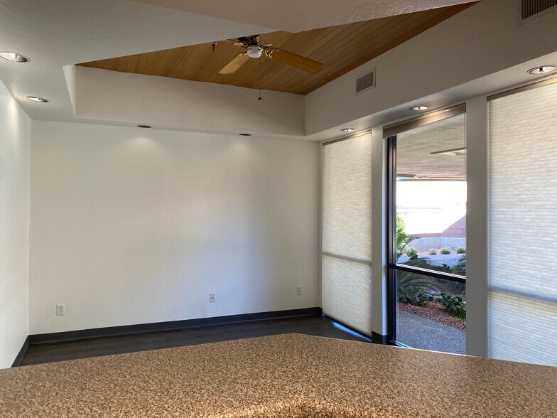 More Photos Of 5700 W Olive Ave, Glendale Medical For Lease