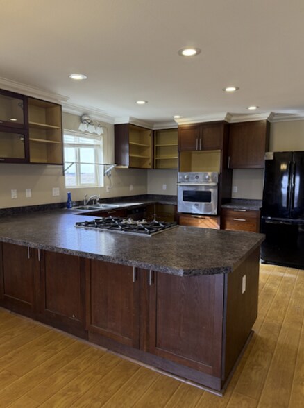 More Photos Of 1005 Main St, Gladstone Apartments For Sale