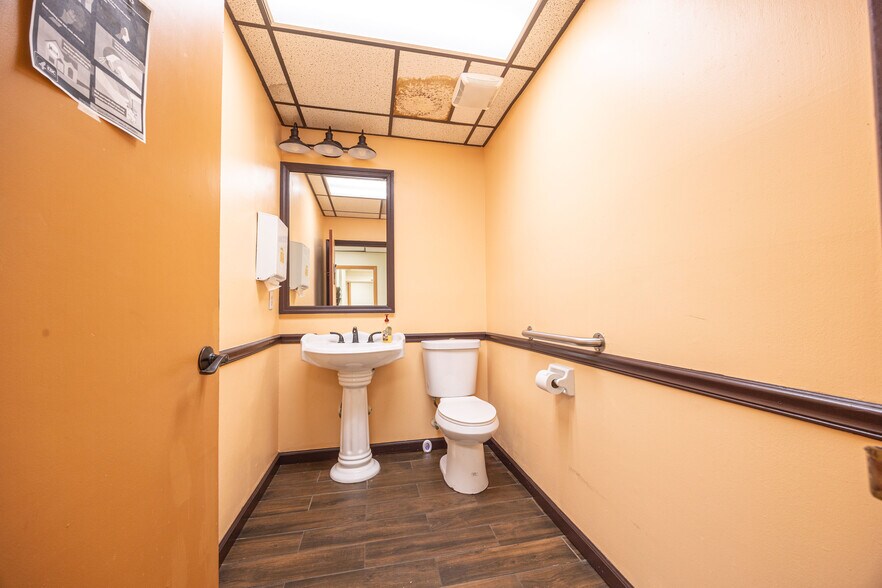 More Photos Of 1226 SW Main Blvd, Lake City Medical For Sale