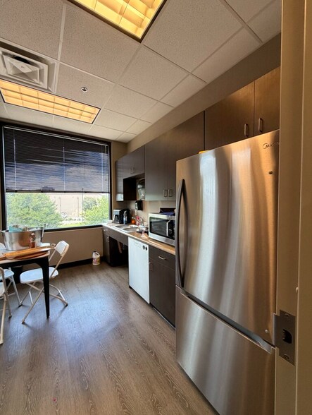 More Photos Of 250 E Basse Rd, San Antonio Medical For Lease