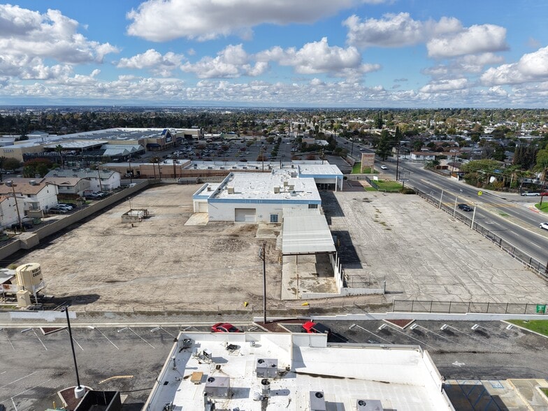 More Photos Of 1919 Columbus St, Bakersfield Warehouse For Lease