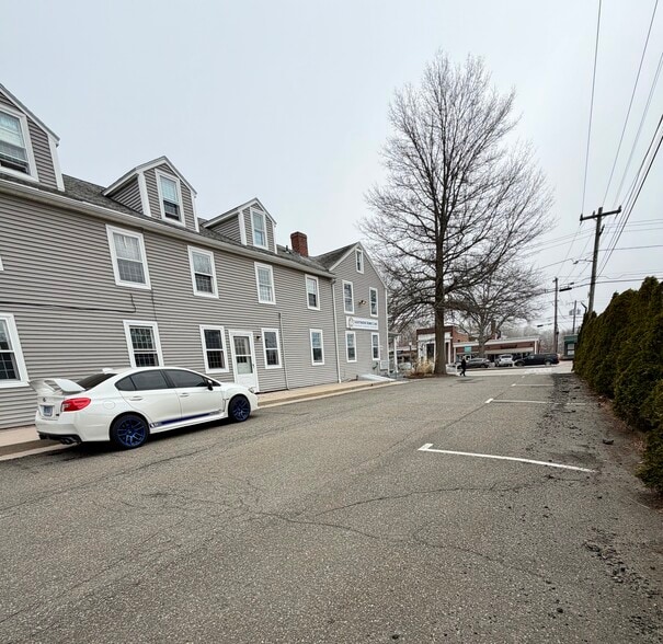 More Photos Of 129 Main St, Old Saybrook Apartments For Lease