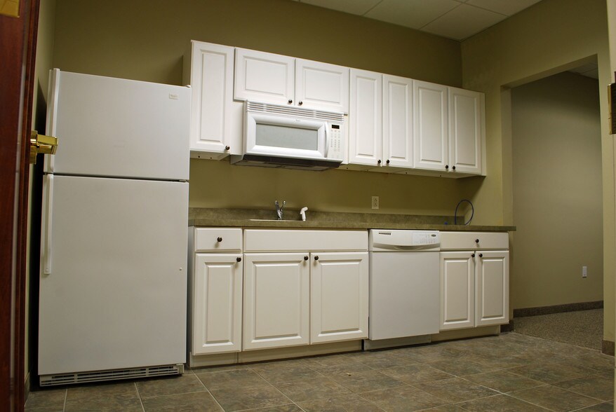 More Photos Of 6946 Post Rd, North Kingstown Medical For Sale
