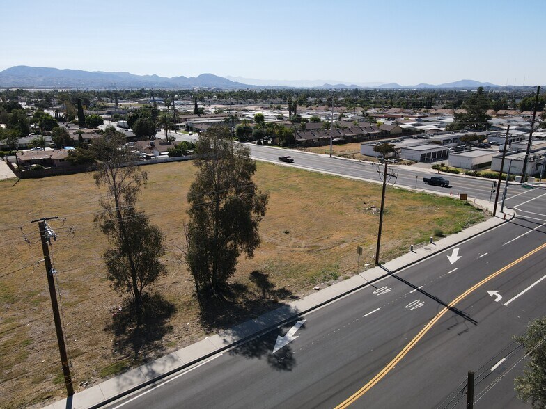 More Photos Of 6909 Victoria Ave, Highland General Retail For Lease