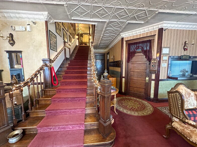 More Photos Of 211 W Kansas St, Crofton Hotel For Sale