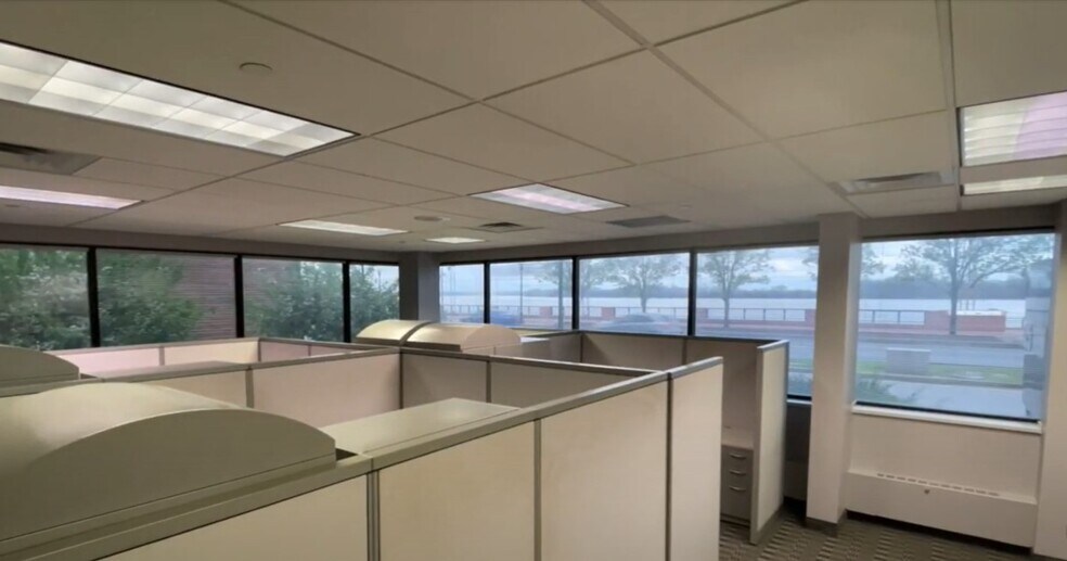 More Photos Of 25 NW Riverside Dr, Evansville Office For Lease