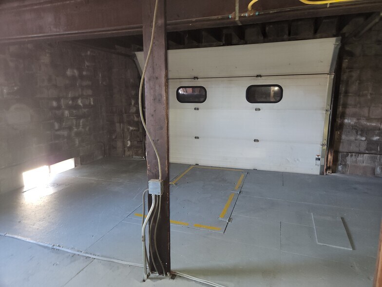 More Photos Of 295 Front Ave, West Haven Flex For Lease