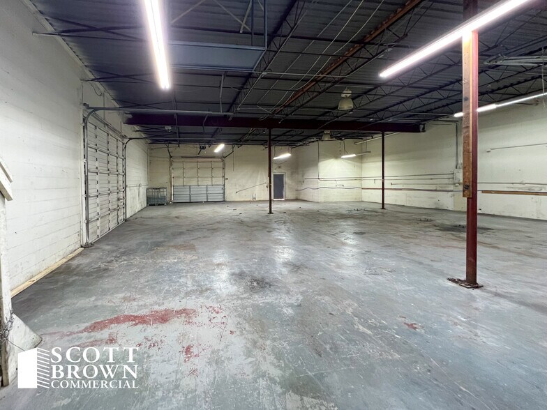 More Photos Of 10420 Plano Rd, Dallas Flex For Lease