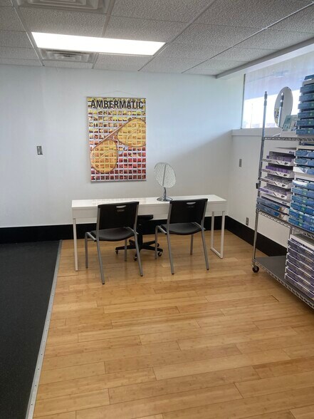 More Photos Of 935 S Iowa St, Lawrence Office For Lease