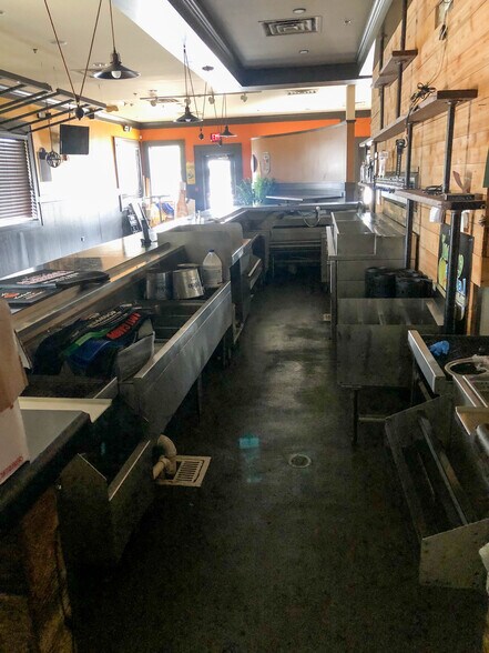More Photos Of 649 Lake Cook Rd, Deerfield Restaurant For Lease