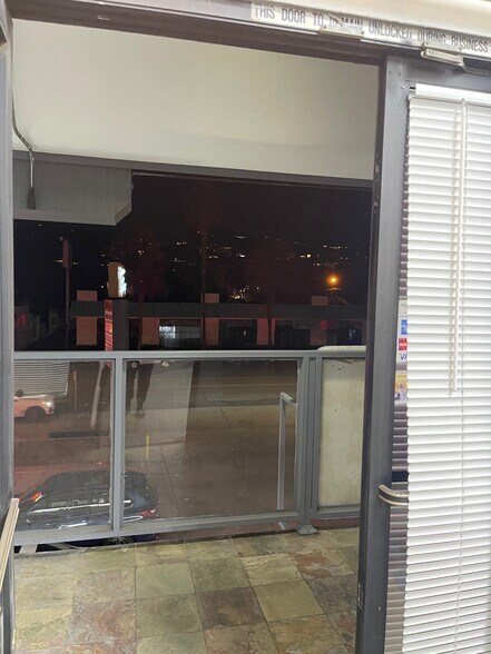 More Photos Of 13313-13321 Ventura Blvd, Sherman Oaks Office For Lease