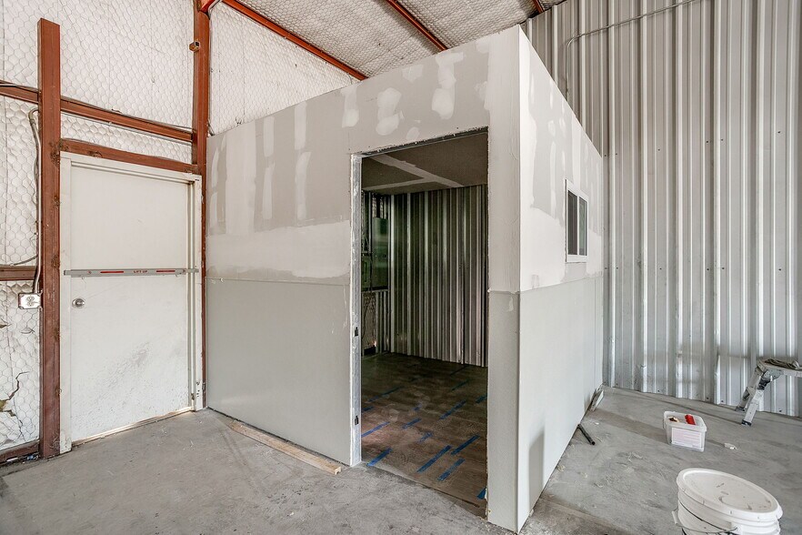 More Photos Of 3019 Keller Hicks Rd, Fort Worth Unknown For Lease