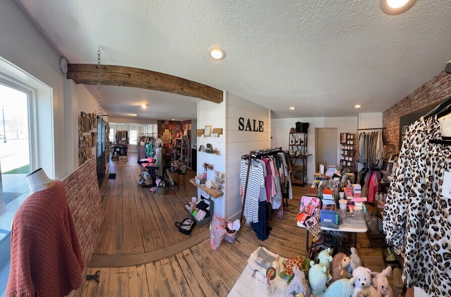 More Photos Of 15026 Center St, Leo-Cedarville Storefront For Lease