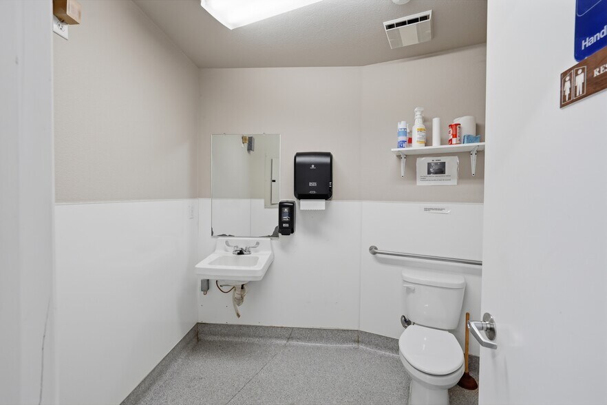 More Photos Of 112 Nevada City Hwy, Nevada City Office For Sale