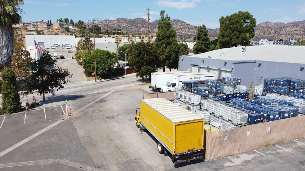 More Photos Of 21900 Marilla St, Chatsworth Light Manufacturing For Lease