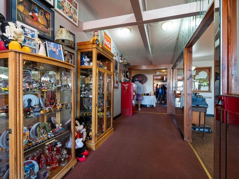 More Photos Of 4300 Abbott Rd, Orchard Park Restaurant For Sale
