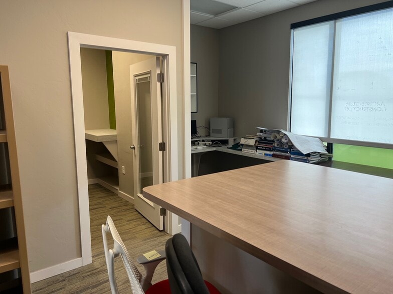 More Photos Of 11200 W Hercules St, Star Storefront Retail Office For Lease