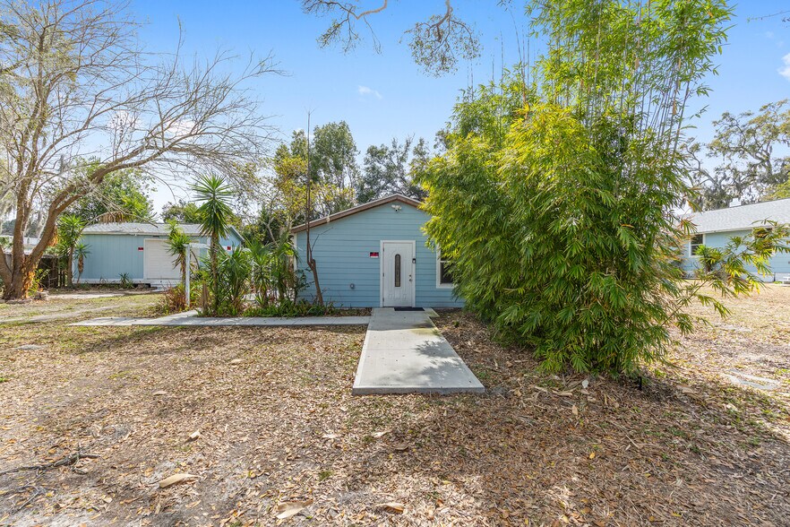 More Photos Of 1703 NE 8th Rd, Ocala Specialty For Sale